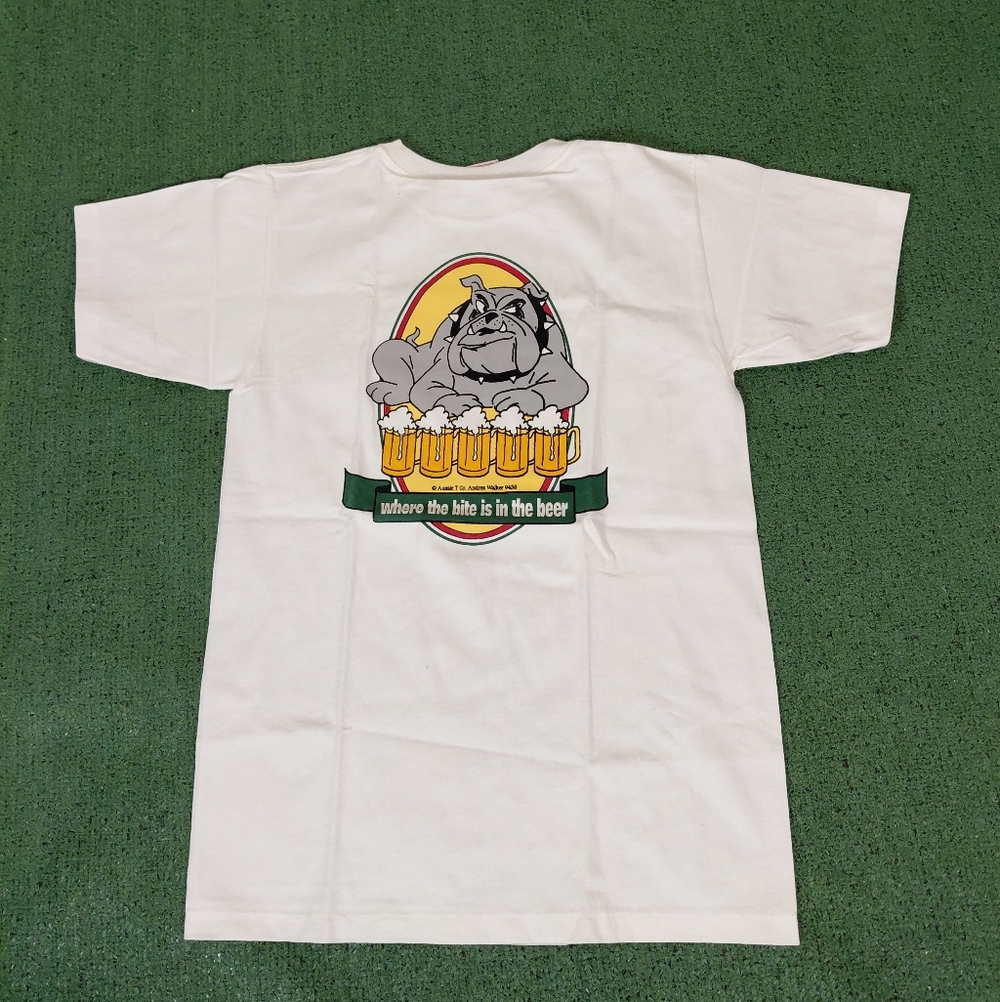 VINTAGE Mad Dog Saloon Where The Bite Is In The Beer T Shirt Size Small